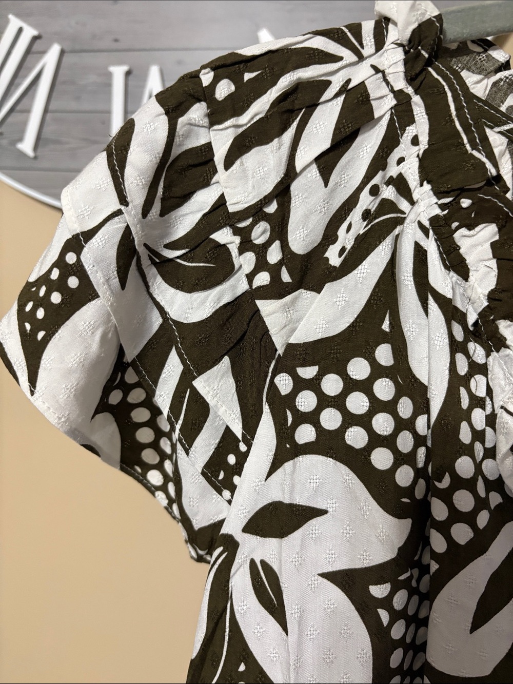 049 NWT Rose & Olive Brown Floral Tie-Front Blouse - Picture 4 of 13